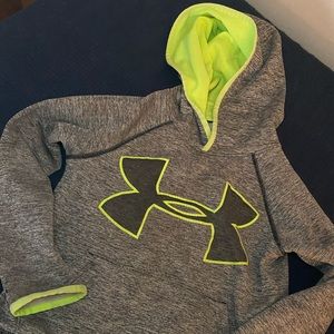 Sweatshirt under armer